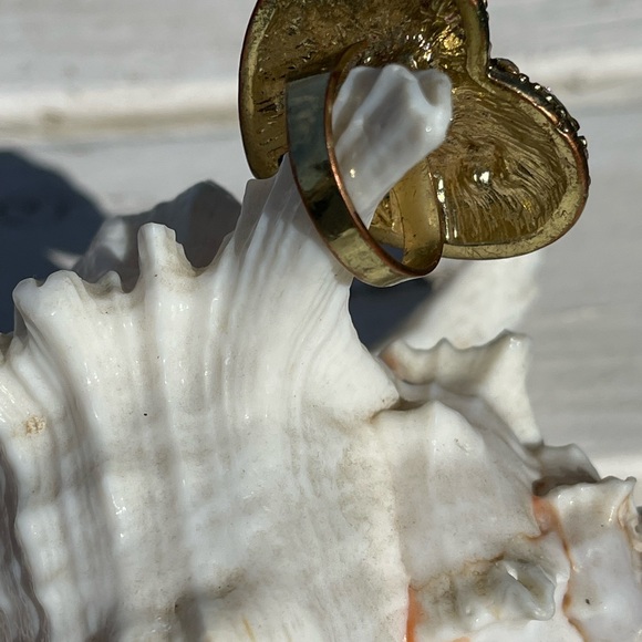 Heart Ring Rhinestone Iridescent Multi-Color Large Gold-tone - Picture 3 of 5